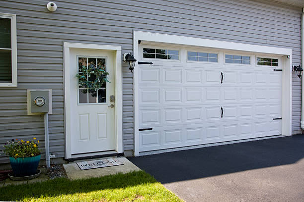 24/7 Emergency Garage Door Panel Replacement experts in Reedsville, WI